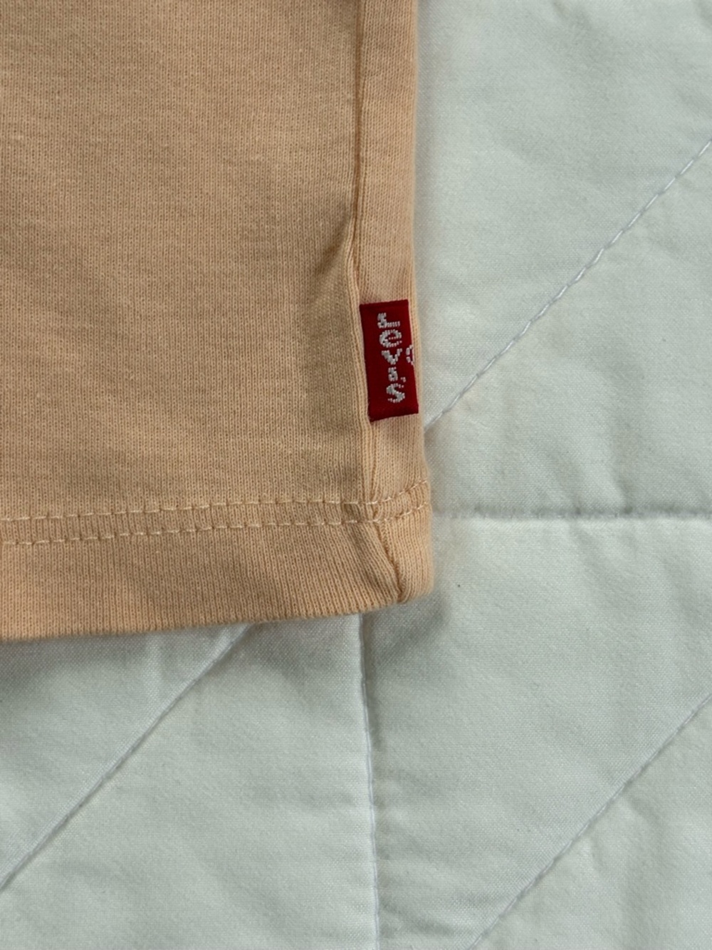 Levi’s NWT Almond Cream Geo Batwing Ringer Tee - Size XXL - Picture 4 of 5